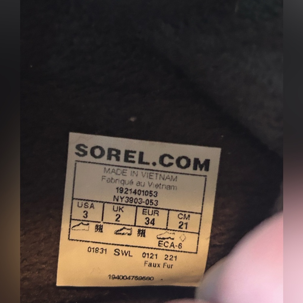 Sorel Kids‎ Boots in Gray with Pink Laces - Picture 5 of 7